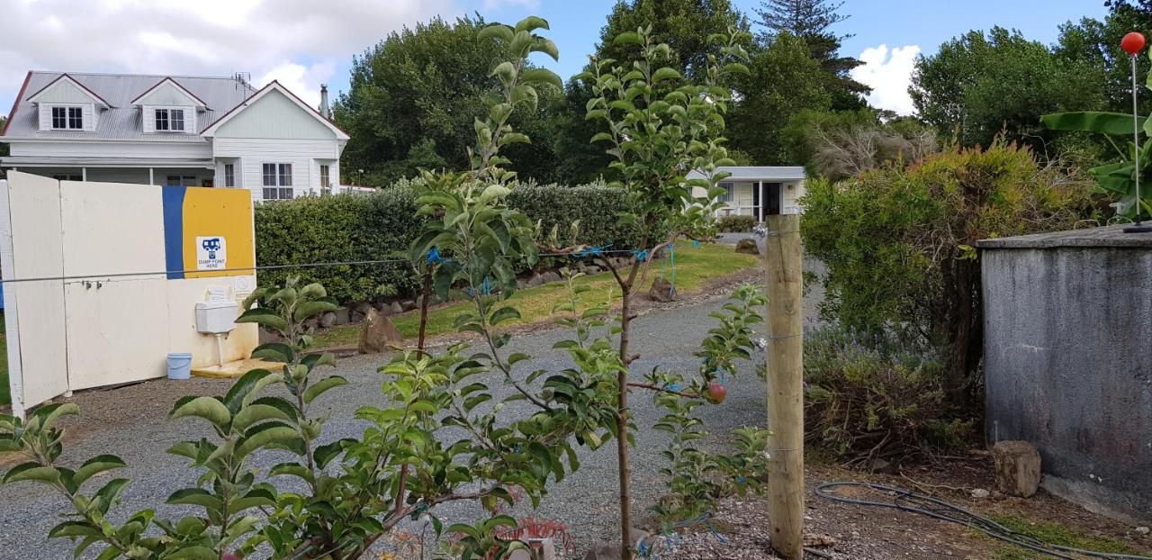 Matakohe Holiday Park Bagian luar foto