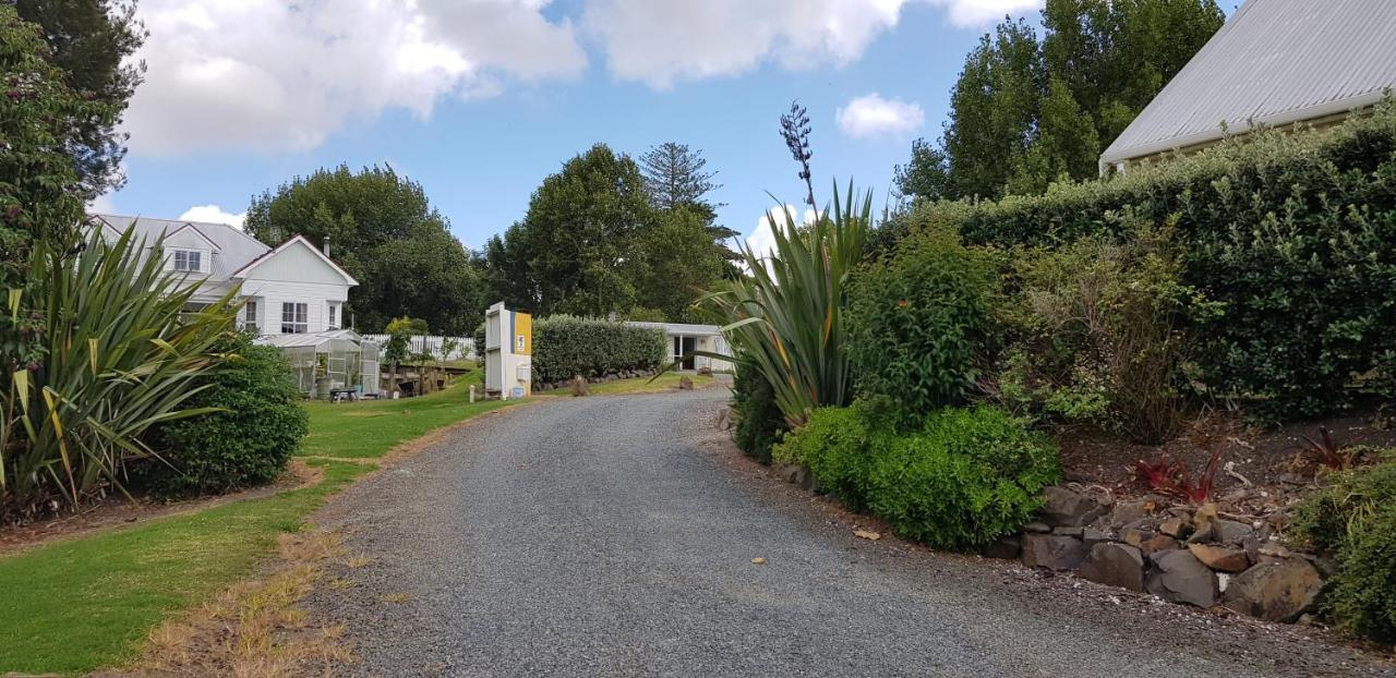 Matakohe Holiday Park Bagian luar foto
