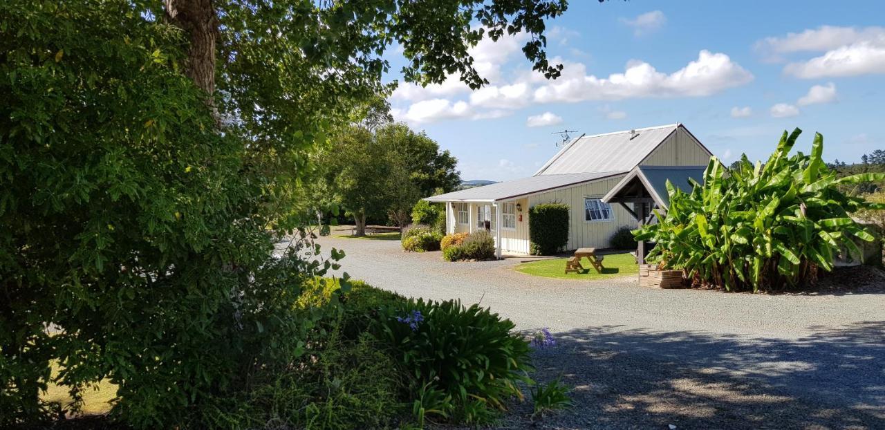 Matakohe Holiday Park Bagian luar foto
